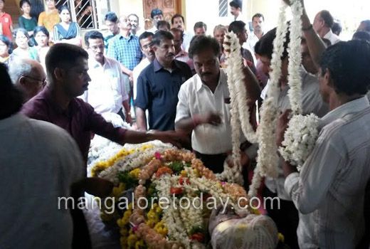 Hundreds bid tearful farewell to renowned Tulu dramatist, actor KN Tailor 1